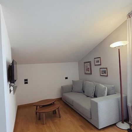 Casa Ceruti Bed & Breakfast Villa Guardia Екстериор снимка
